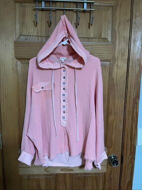 POL Soft Peach Textured Hooded Pullover

Soft light gauze material